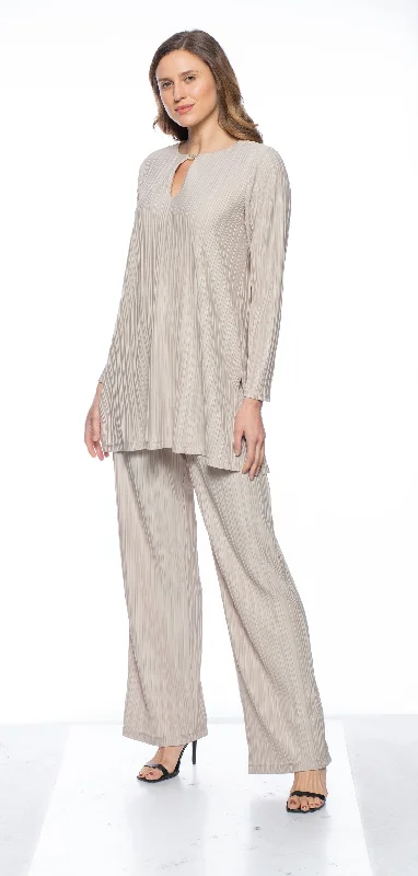 Sequined bodycon dress for a sparkling party look​Marina Keyhole Pleated Pant Set